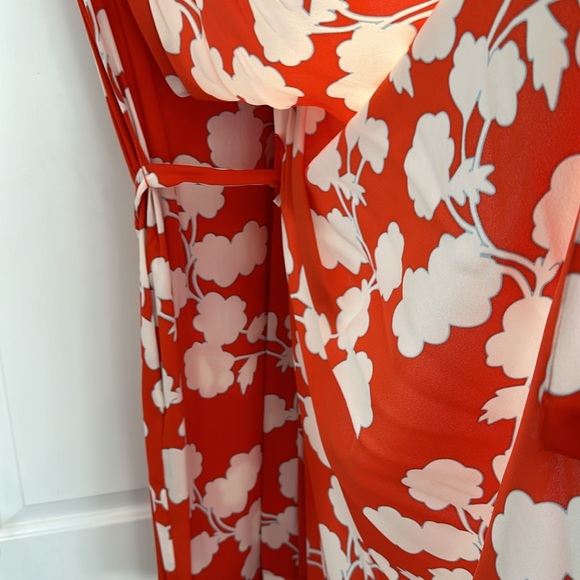 Diane Von Furstenberg DVF Coral Floral Dress with belt. - Picture 5 of 7